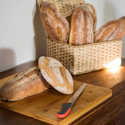 ristorante-con-pane-artigianale-fatto-in-casa
